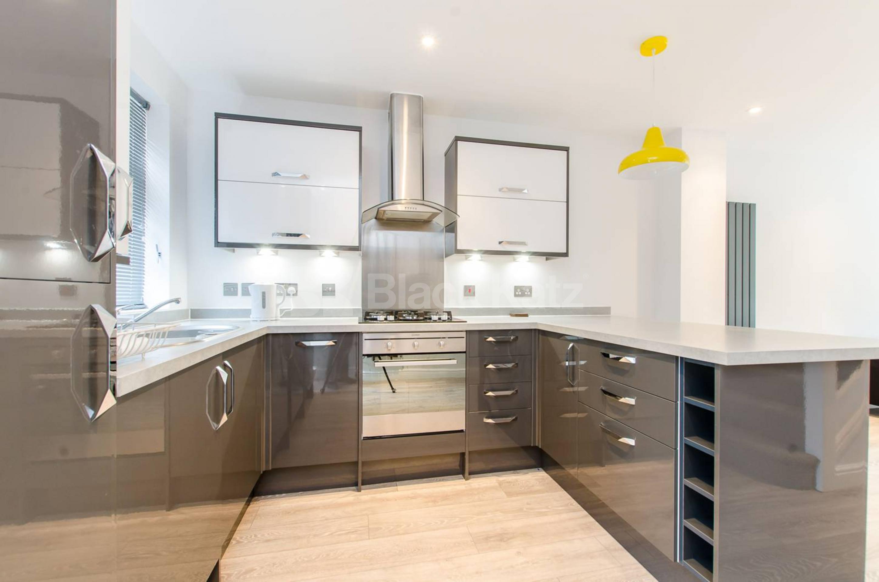 			LET, 2 Bedroom, 1 bath, 1 reception House			 Waterside Close, Shad Thames SE16